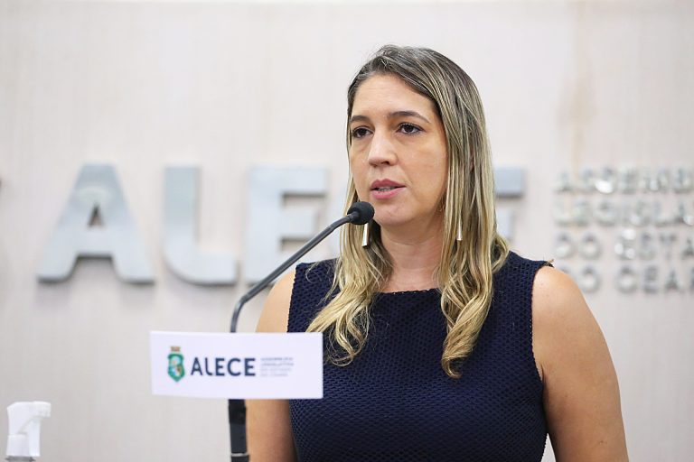 Luizianne Lins é elogiada por coragem em ajuda humanitária na Palestina pela voluntária Larissa Gaspar