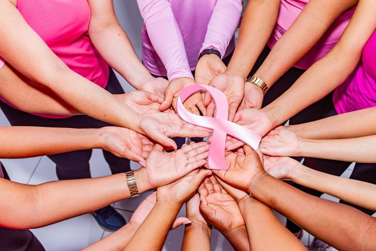 Outubro Rosa: seis curiosidades que toda mulher precisa saber sobre o câncer de mama