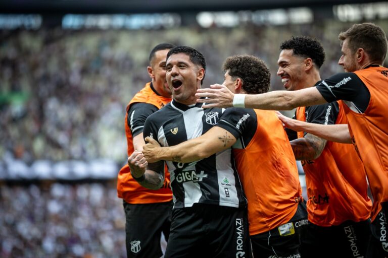 Condé comemora triunfo do Ceará sobre o Fluminense e elogia desempenho no Castelão como “impressionante”
