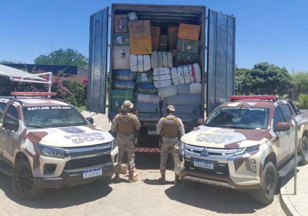 Polícia apreende duas carretas com produtos sem nota fiscal no Cariri.