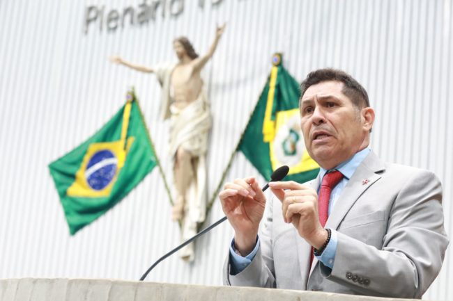 Deputado acusa Centrão de liderar esquema corrupto no Banco Master