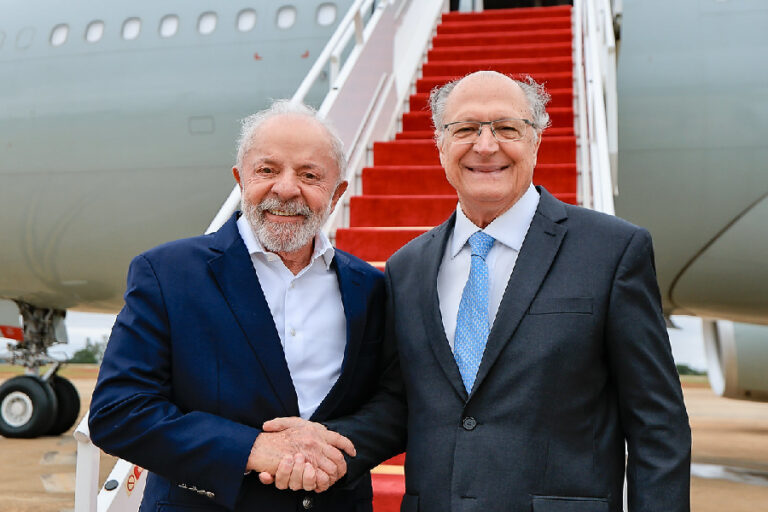 Lula escolhe Alckmin para ser seu vice na disputa pela reeleição