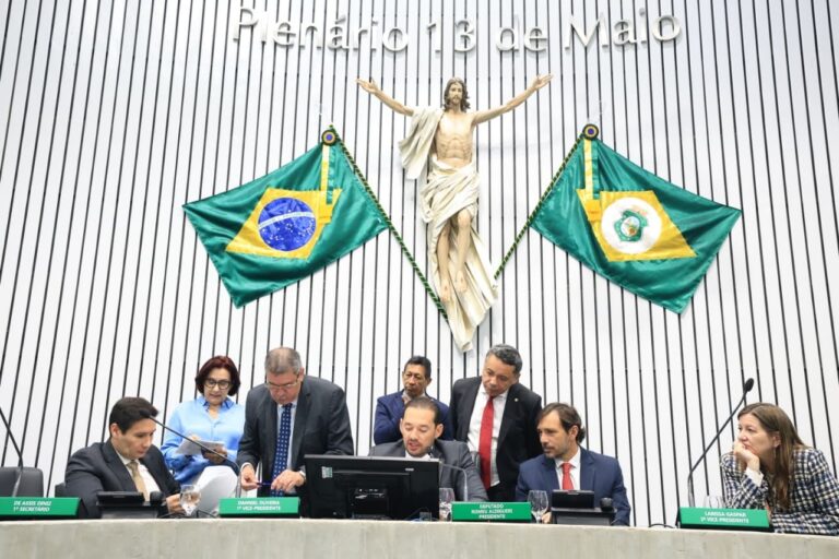 Alece estabelece novas comissões técnicas, garantindo espaço para a oposição