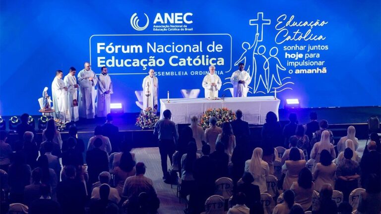 ANEC celebra 80 anos com lançamento de livro sobre a história da educação católica no Brasil