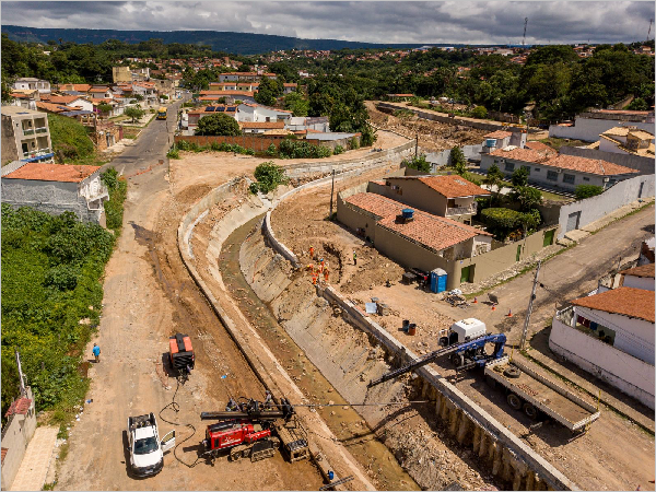 Avanço rápido nas obras de revitalização do Canal do Rio Grangeiro no Crato