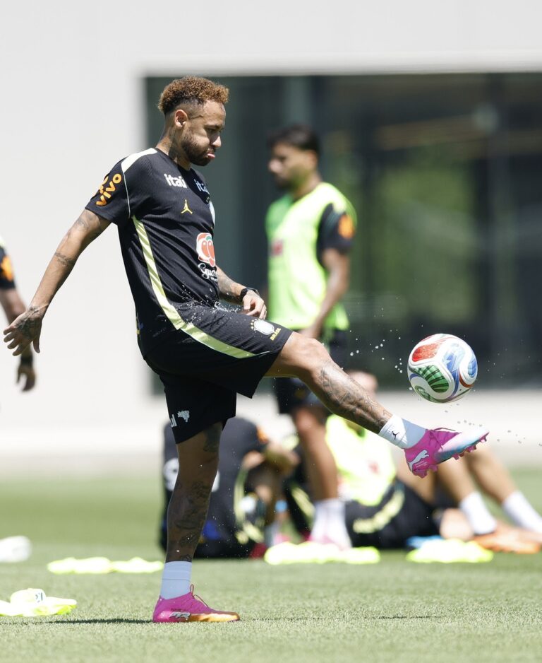 Neymar faz seu retorno à Seleção e empolga fãs na Copa