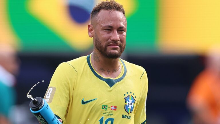 Neymar é o alvo de reprovações nas redes sociais após a derrota do Brasil para a Noruega