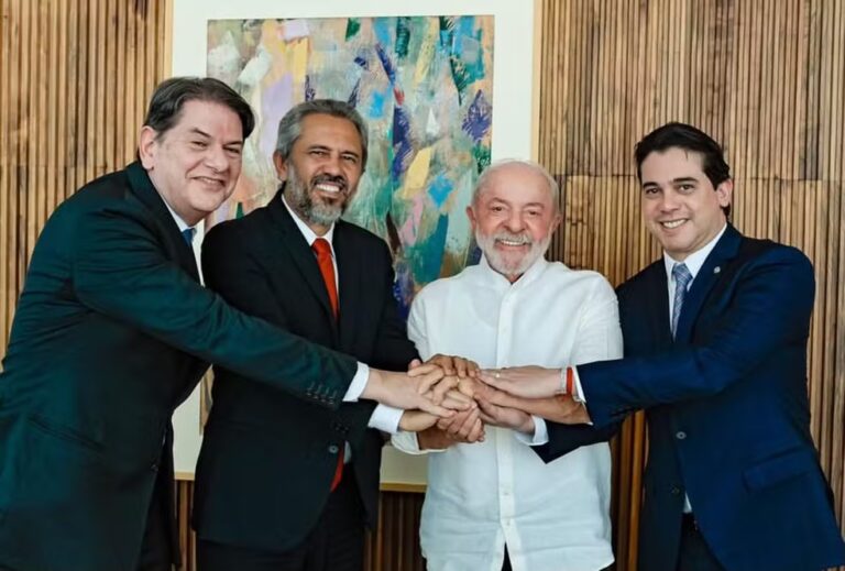 Elmano revela Cid Gomes como candidato ao Senado e Júnior Mano como seu substituto