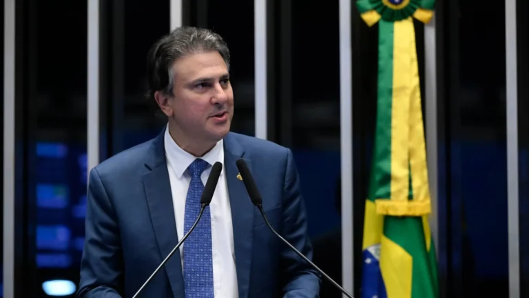 Camilo Santana é eleito novo presidente do PT no Senado