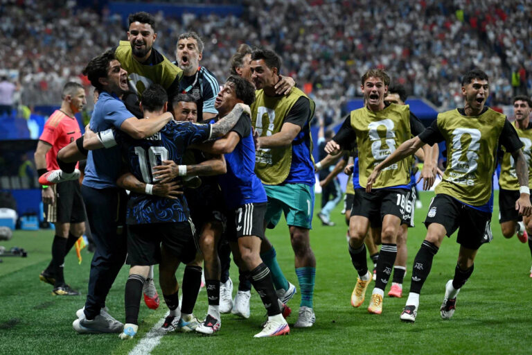 Argentina supera a Inglaterra e avança para a final da Copa do Mundo