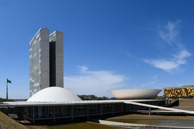 Estudo revela que 68% da população não consegue identificar deputados e 75% não se recordam de senadores