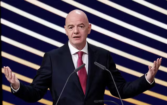 Uefa intensifica cobranças a Infantino e considera boicotar o Mundial
