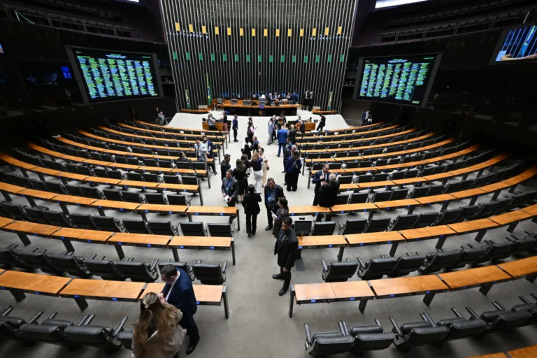 Congresso reinicia atividades com análise de MPs, vetos e nova dinâmica 6×1