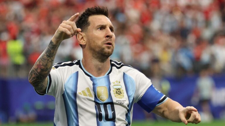 Messi reflete sobre o futuro no futebol após a perda do pai: “Estou sem direção