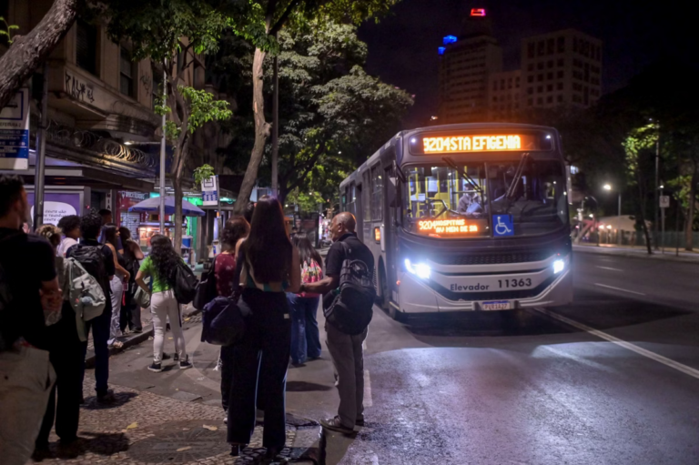 CCJ da Câmara aprova proposta que muda desembarque de passageiros à noite