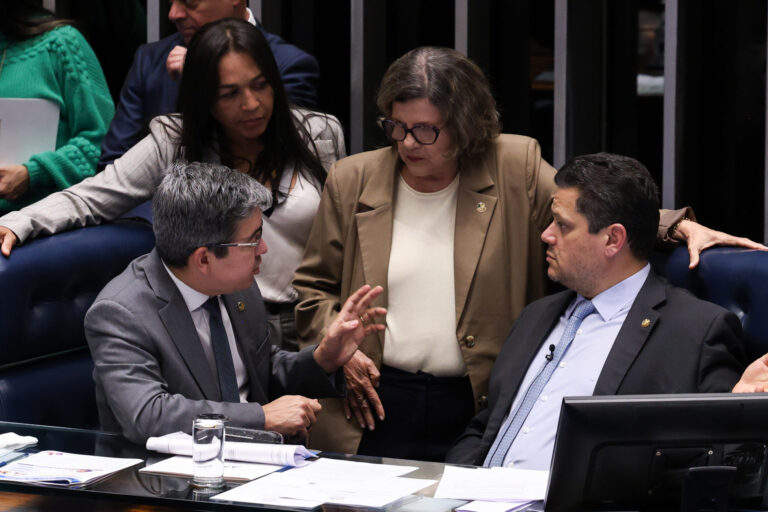 Alcolumbre e o governo Lula: A articulação por trás da PEC que encerra a escala 6 por 1