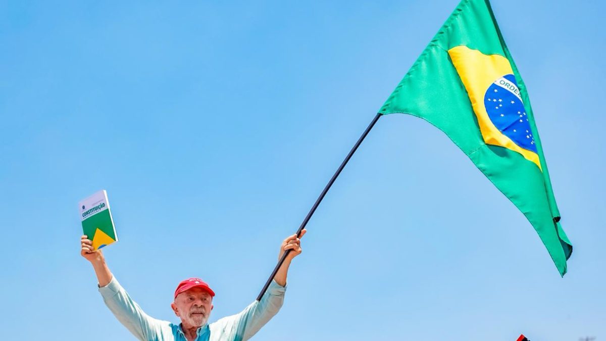 Lula assumirá o cargo em 5 de janeiro