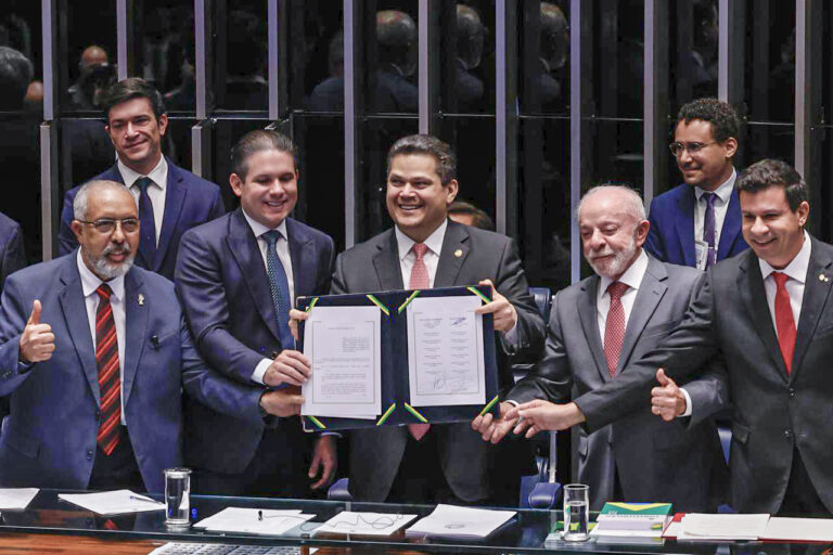Lula defende a democracia em meio a tensões com o Congresso: “Se eu fosse autoritário, estaríamos no lixo